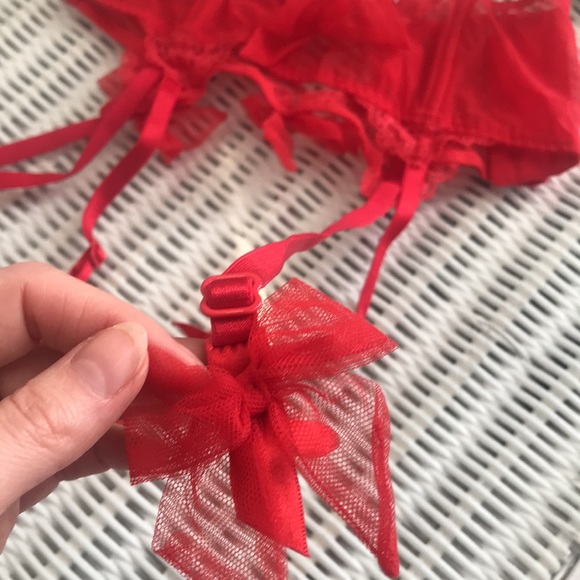 Victoria Secret red garterbelt. Size small. With coloured rhinestones and bows - Picture 5 of 5